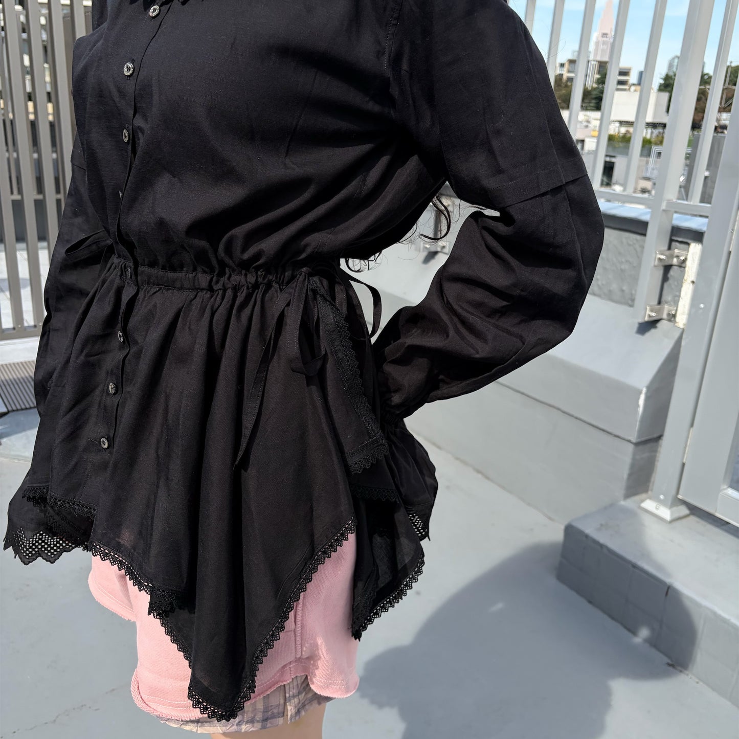 DOMESTIC FRILL BLOUSE / BLACK / フリルブラウス