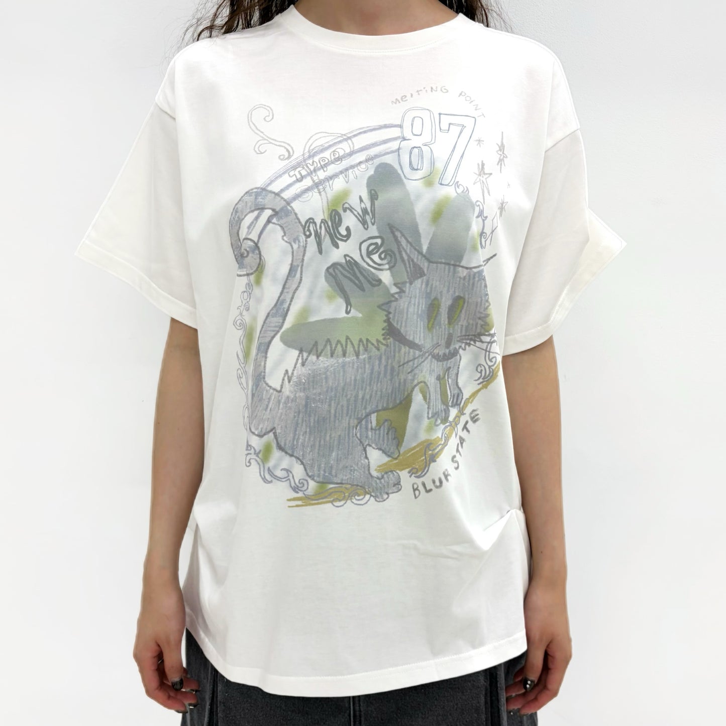 New Me Ruched Top / White / グラフィックプリントTシャツ