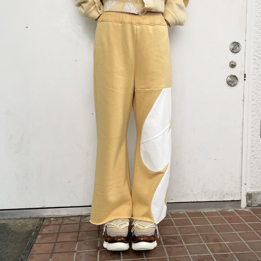 UNE UNE WIDE FLARE PANTS / YELLOW / ワイドフレアパンツ