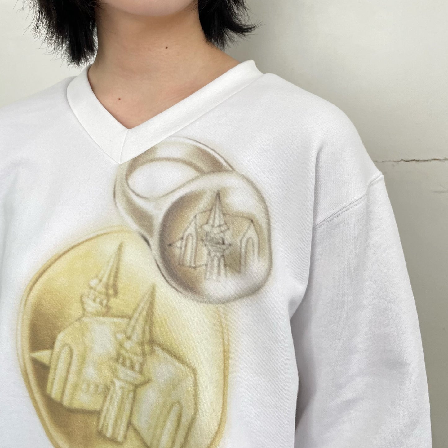 coin and ring print v neck sweat / white / プリントスウェット