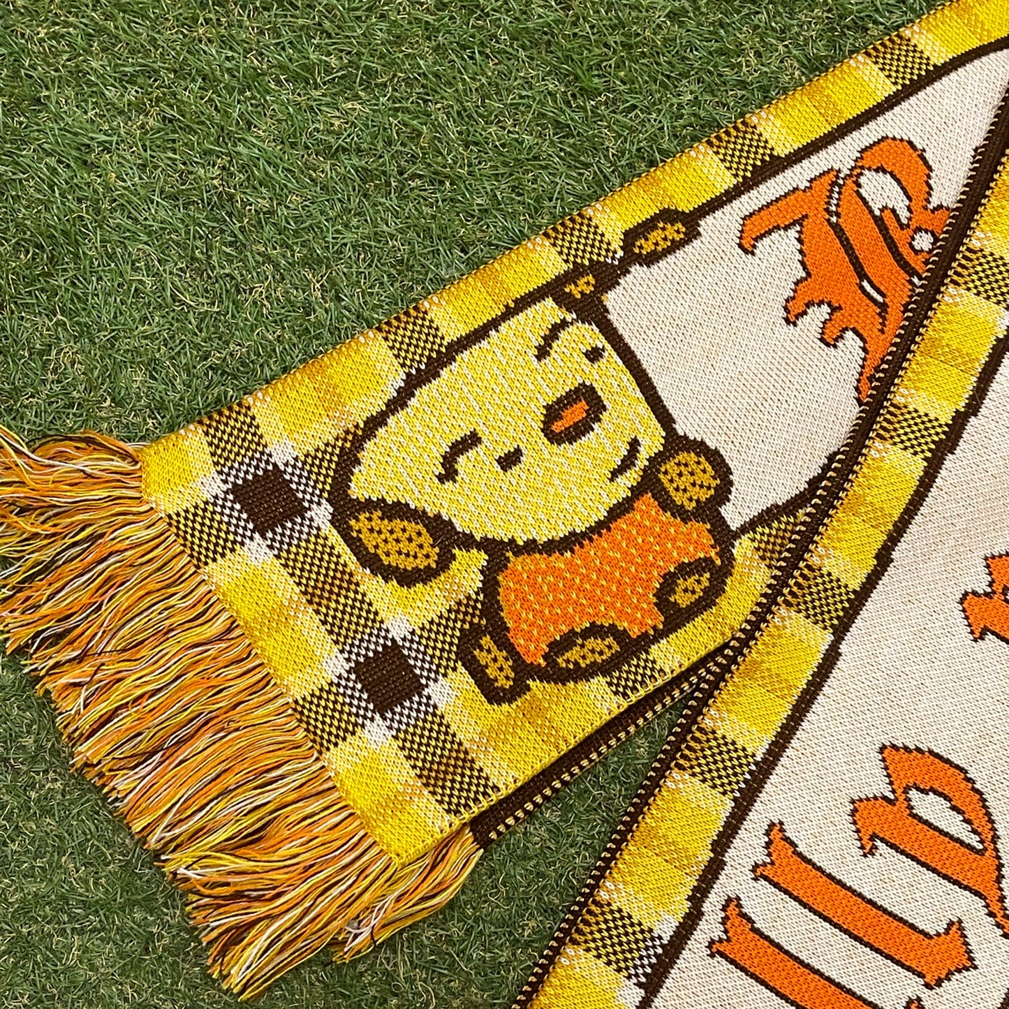 【Joo Young Kim】“Buy books and actually read them” scarf / グラフィックマフラー