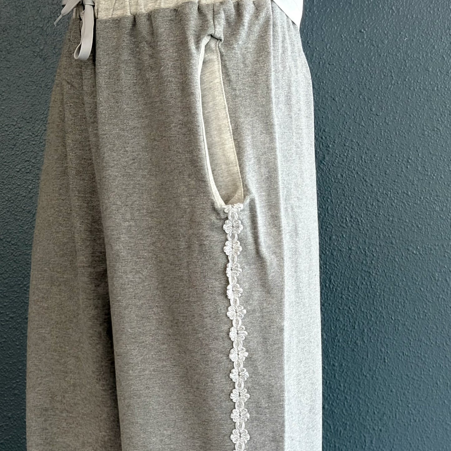Lace Trim Hotfix SweatPants / Gray / レーストリムスウェットパンツ