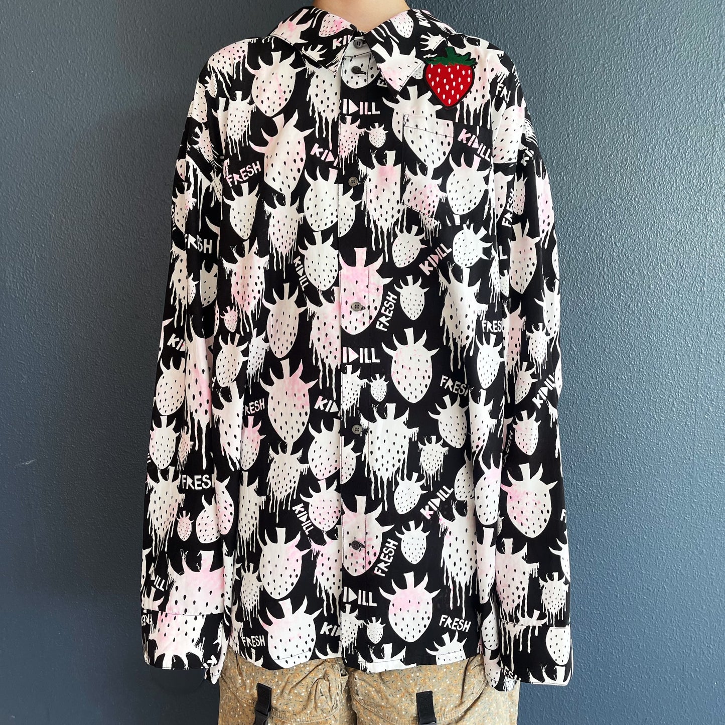 STRAWBERRY OVERSIZED SHIRT / BLACK × WHITE STRAWBERRY / ストロベリーシャツ【Brett Westfallコラボレーション】