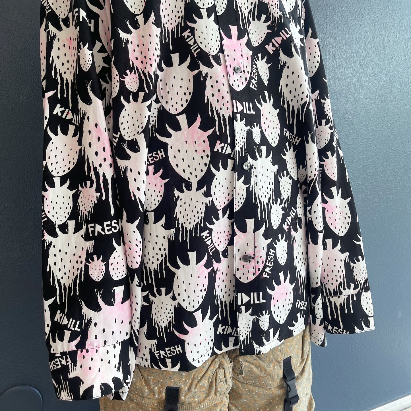 STRAWBERRY OVERSIZED SHIRT / BLACK × WHITE STRAWBERRY / ストロベリーシャツ【Brett Westfallコラボレーション】