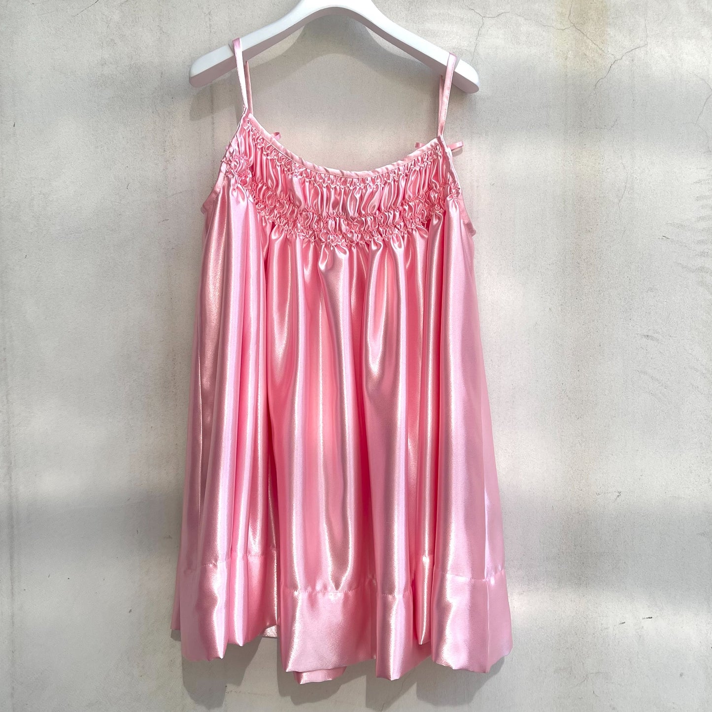 Smocking sleeveless satin dress / Pink / サテンスモッキングワンピース