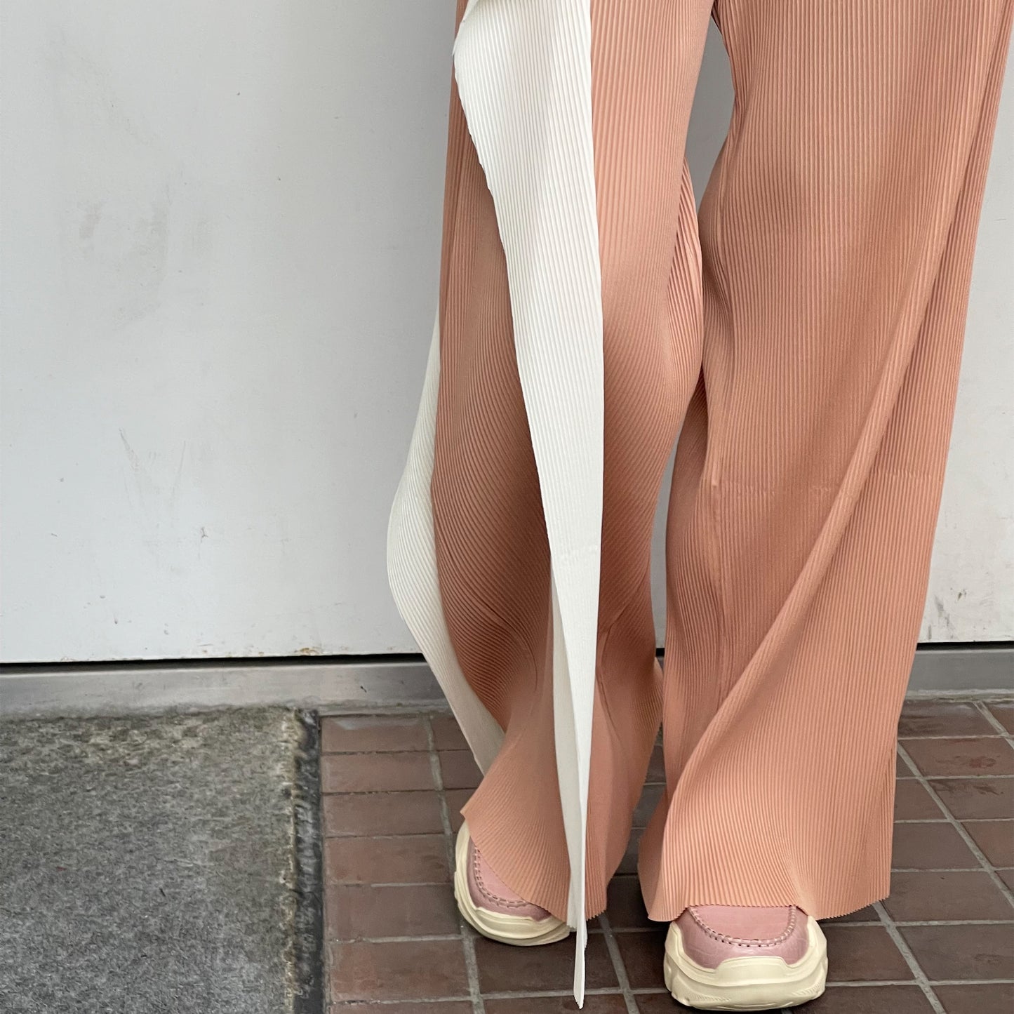 Pleated panel pants / Beige / プリーツパネルパンツ