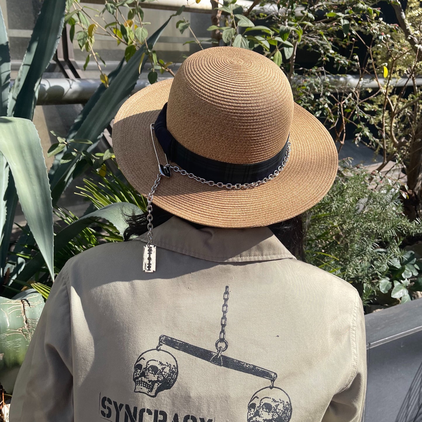 STRAW BOWLER HAT / CAMEL BLOWN / あご紐付きストローハット