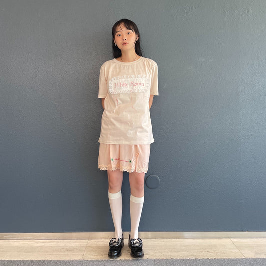 WHITE ROOM embroidery t-shirt / light beige / 刺繍Tシャツ