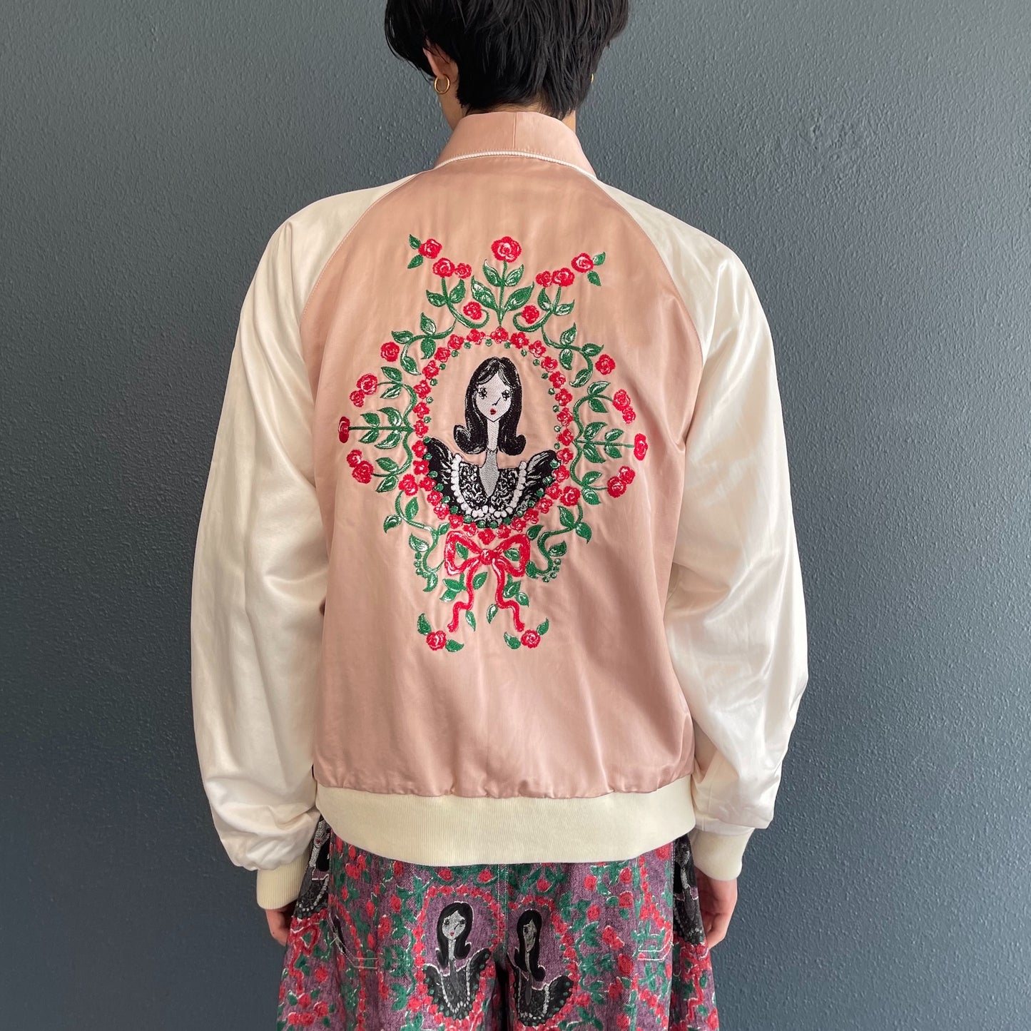 BOWTIE SOUVENIR JACKET ROSE & GIRL EMBROIDERY / PINK / ボウタイ刺繍ブルゾン