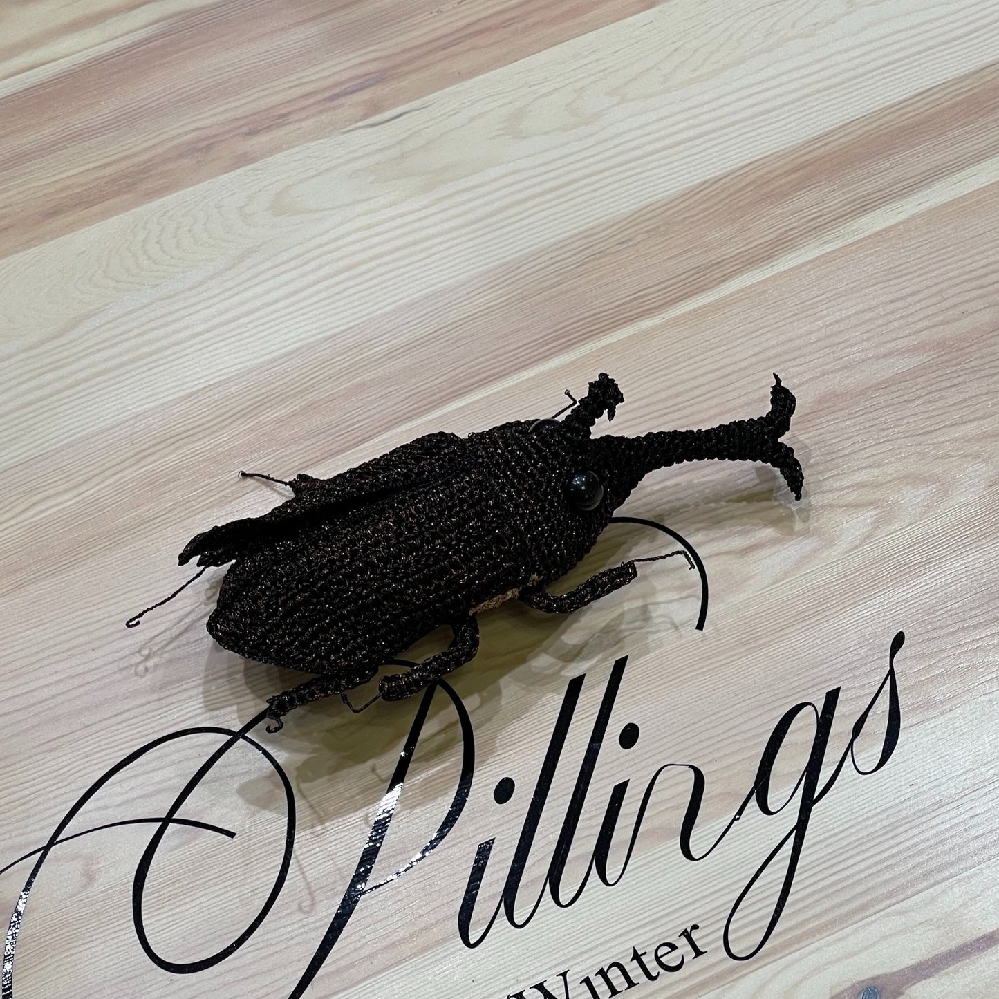 pillings / beetle brooch / brown / ハンドニット